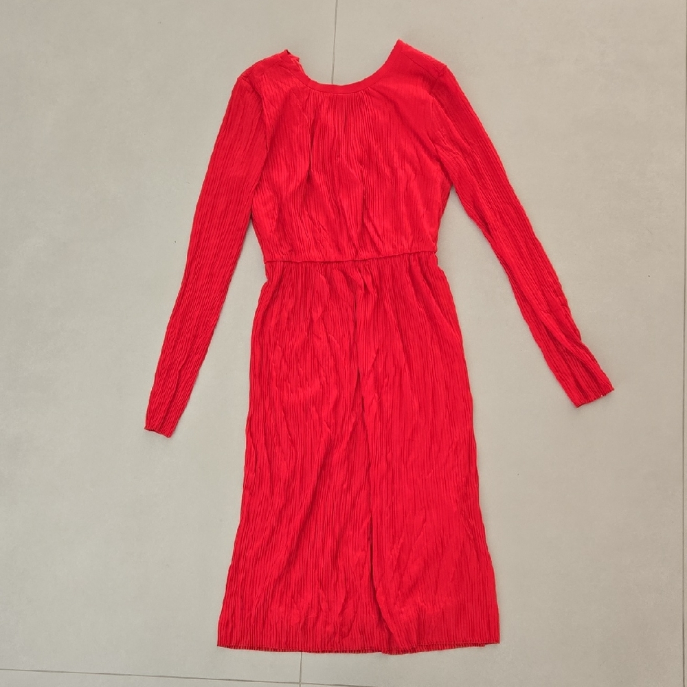Max Mara Red Long-Sleeved Midi Dress Featuring Pleated Texture Size 2 - Picture 3 of 9